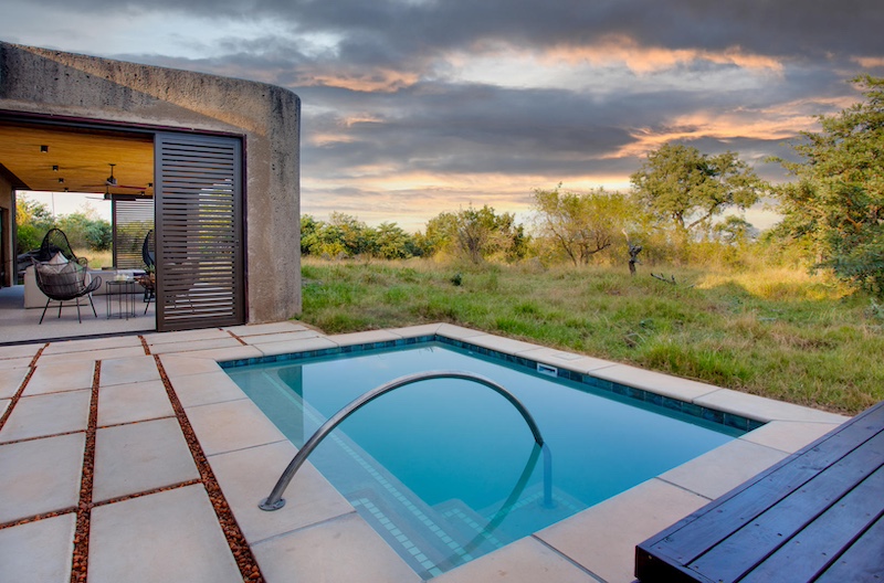 Amber-Presidential-Villa-Earth-Lodge-7