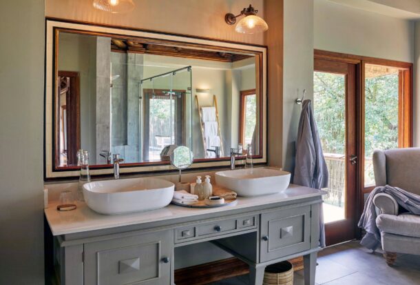 Lion Sands Narina Lodge Luxury Suite 1 Lion Sands Narina Lodge Luxury Suite 1