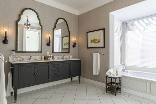 ll_plains_bathroom_1