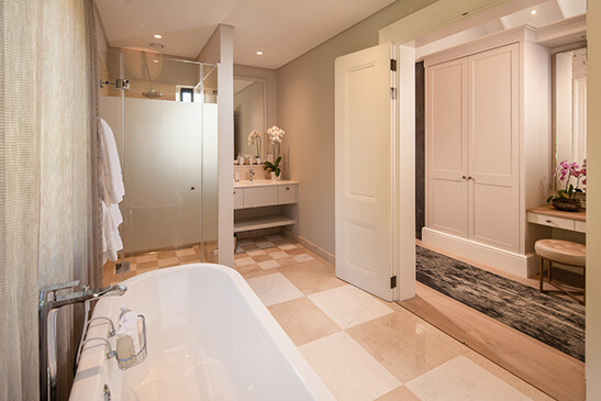 Leeu-Estates-Fynbosch-Cottage-Bathroom-2