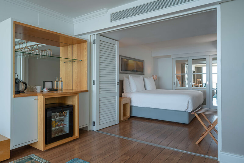 Raddison-Waterfront-Premium-room-with-balcony-2