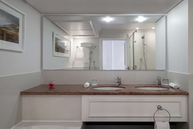 Raddison-Waterfront-Standard-room-Partial-Sea-View-5