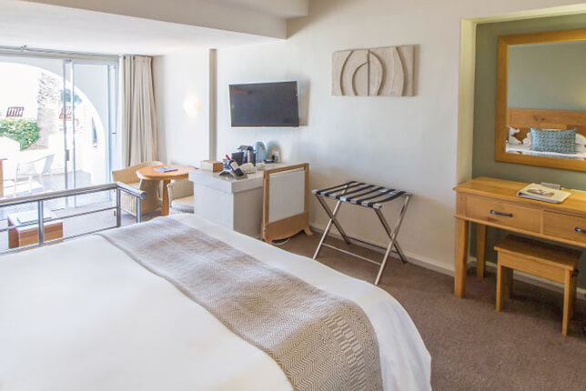 The-Bay-Hotel-Cabana-Pool-Club5