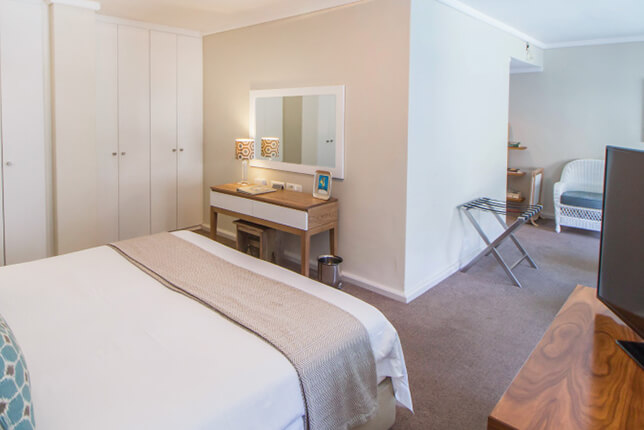 The-Bay-Hotel-Mountain-view-suite5