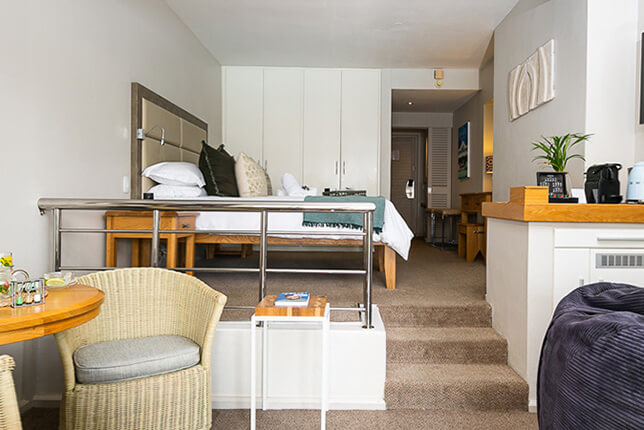 The-Bay-Hotel_wellness_pool_club_3