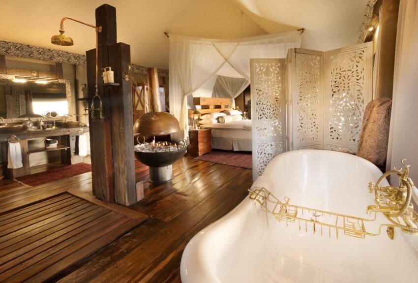 The Zarafa Dhow Suite is undoubtedly one of our most beautiful Great Plains Conservation Réserve Collection safari camps in Botswana. Zarafa means “the beloved one” or “the lovely one” in Arabic. The name comes from a giraffe presented to Charles X of France in 1826 by the Viceroy of Egypt. The giraffe was transported from Africa to France in a traditional Dhow.