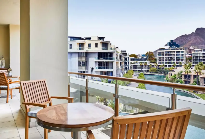 One Bedroom Marina Grand Suite 5