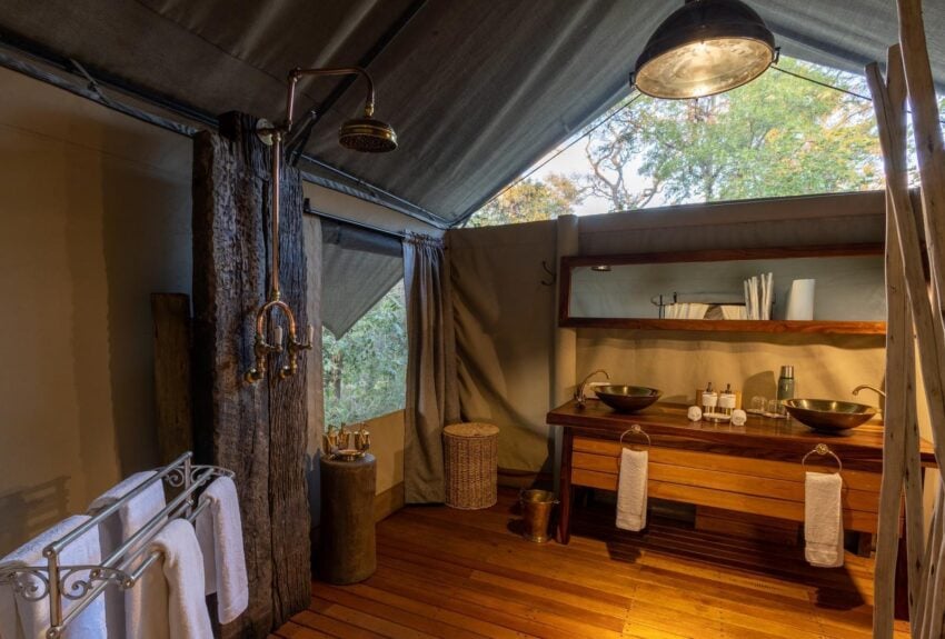 Selinda Explorers Camp