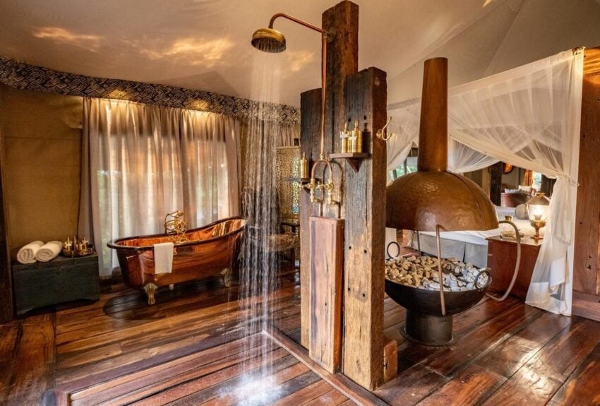 Great Plains, Zarafa
Great Plains Conservation, Reserevé camp Zarafa and the Zarafa Dow Suite. It is located in the Okavango Delta's Selinda Reserve.