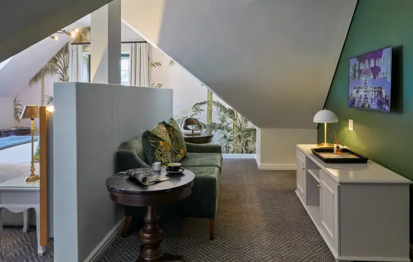 Luxury Balcony Suite 1