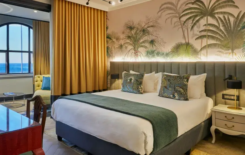 Premium Luxury Suite 1