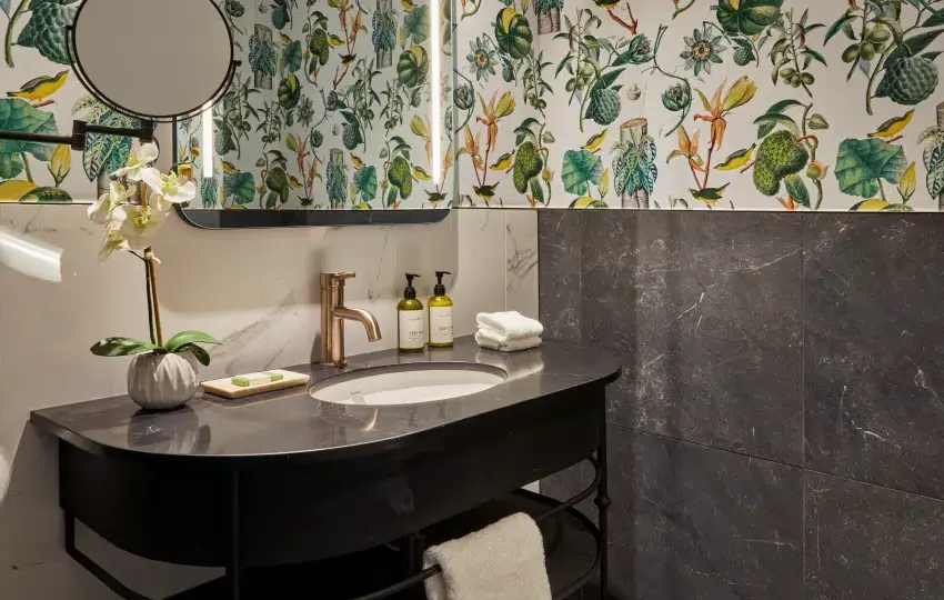 Premium Luxury Suite 4