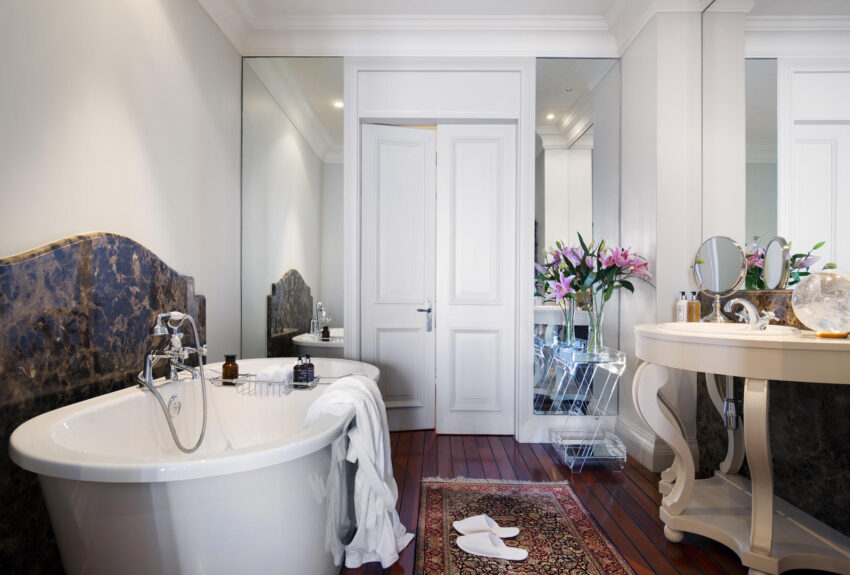 Superior Oceanfront Suite 3